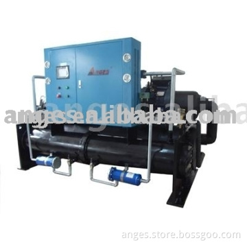 Screw type water cooled chiller